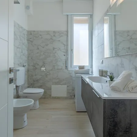 Spacious X5 With Two Balconies! Appartamento Bologna